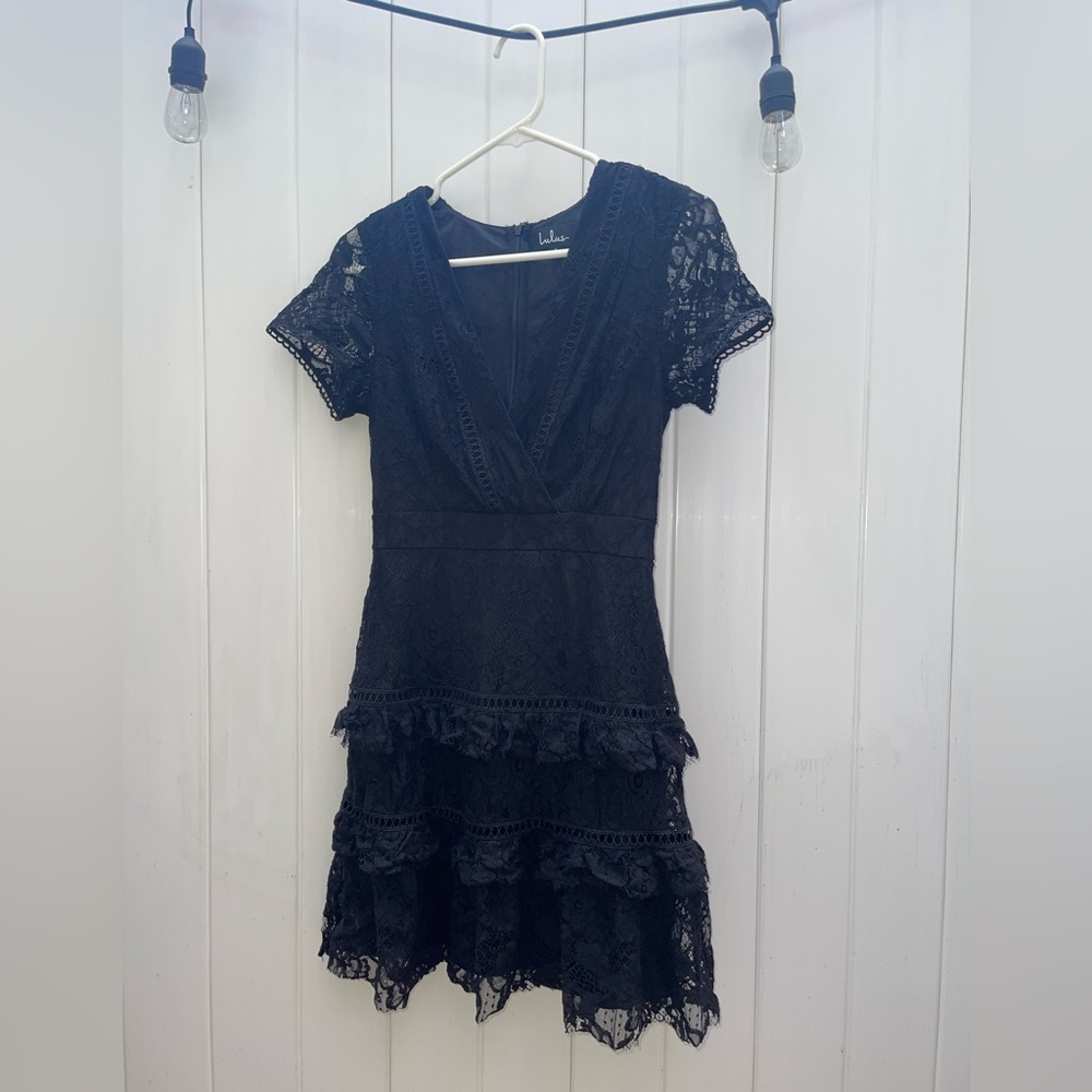 Lulu’s black floral midi dress